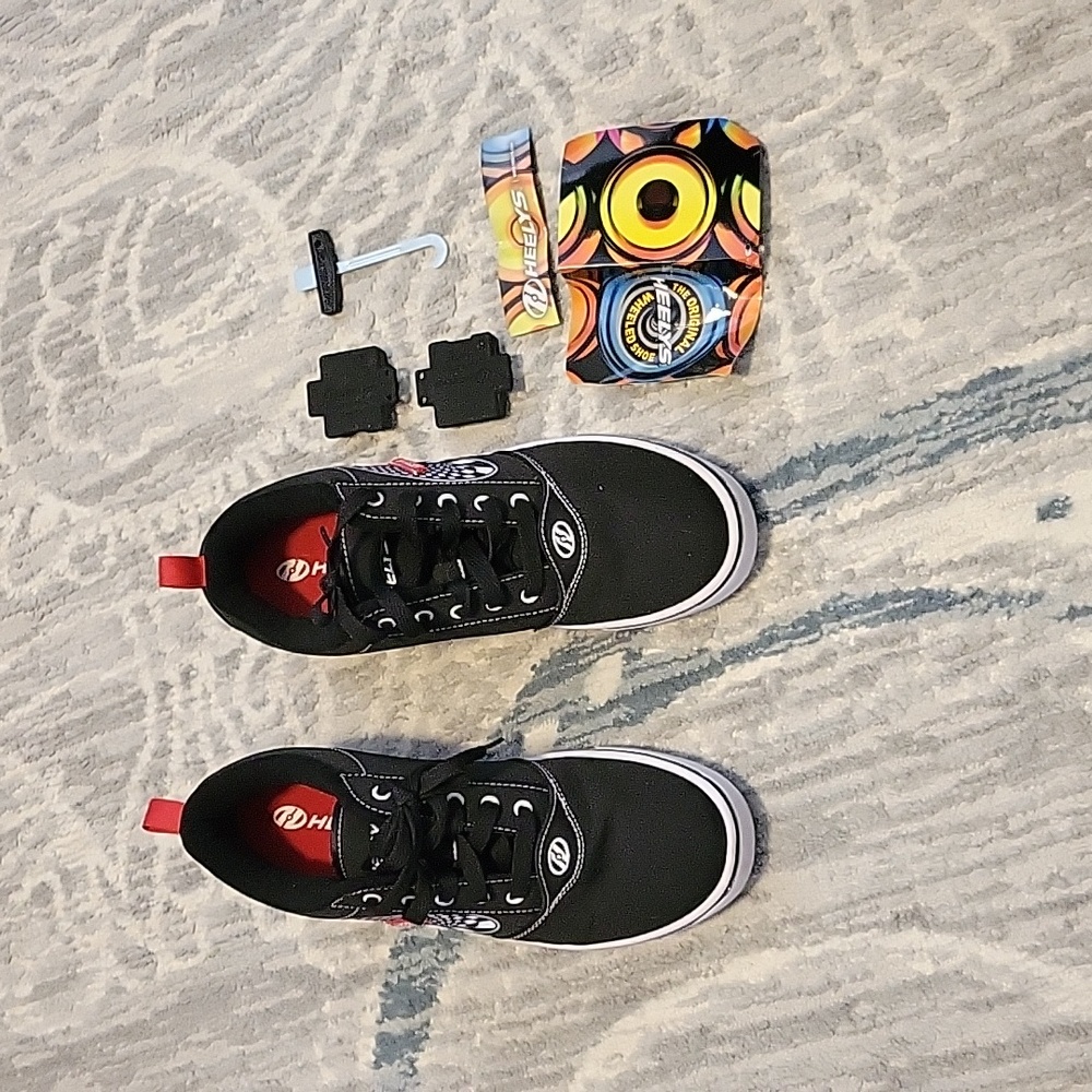 Heeleys Mens size 9